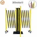 Barrières extensibles Xfinite® 3 faces sur poteau