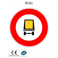 Panneau B18c Interdiction aux véhicules transportant des marchandises dangereuses